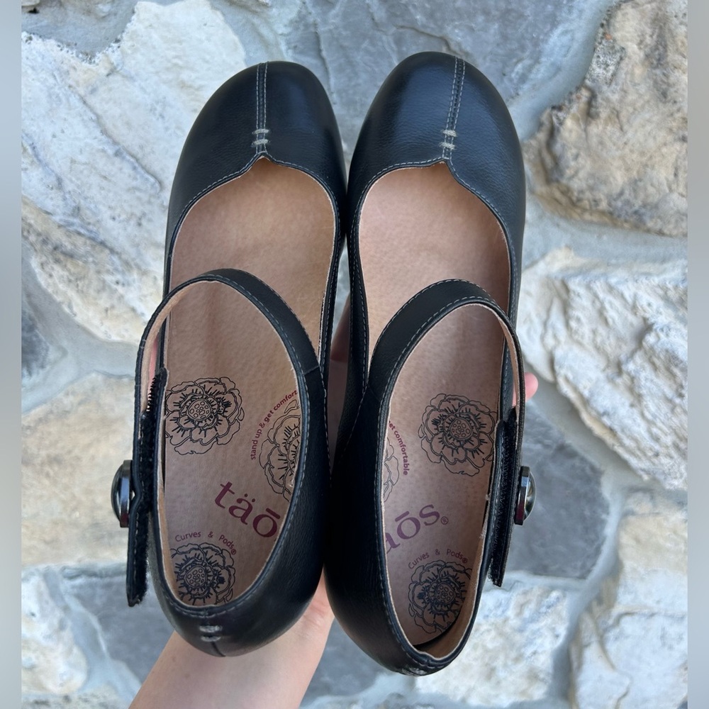 Taos Footwear Black Mary Jane Low Heel Pumps - Picture 3 of 7